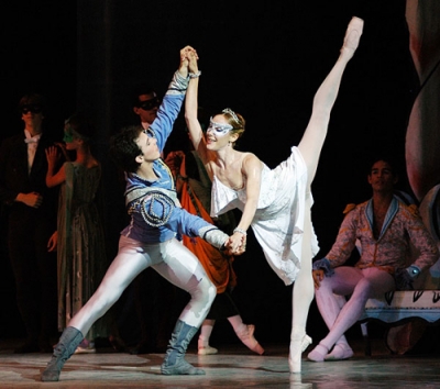 Exponen imágenes sobre ballet en Gran Teatro de La Habana