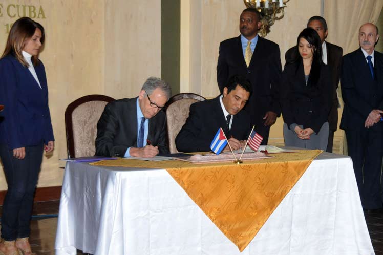 Cuba y EE.UU. firman acuerdo sobre derrames de crudo
