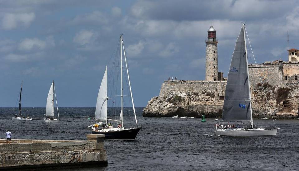 Veleros de EE.UU. y Cuba compiten en regata por el Malecón
