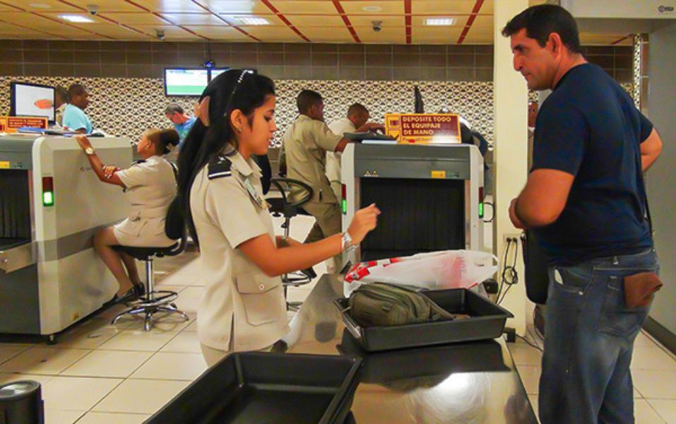 Aduana cubana busca perfeccionar servicios por alza del turismo
