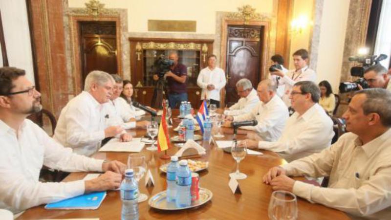 Canciller español se reúne con empresarios españoles en Cuba