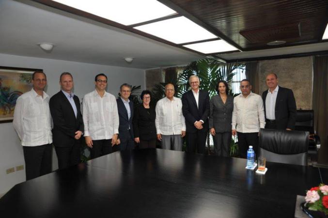 Ministro cubano de economía recibe a directivos de Nestlé