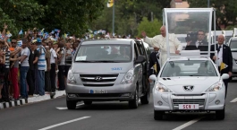 El Papamóvil cubano es un Peugeot