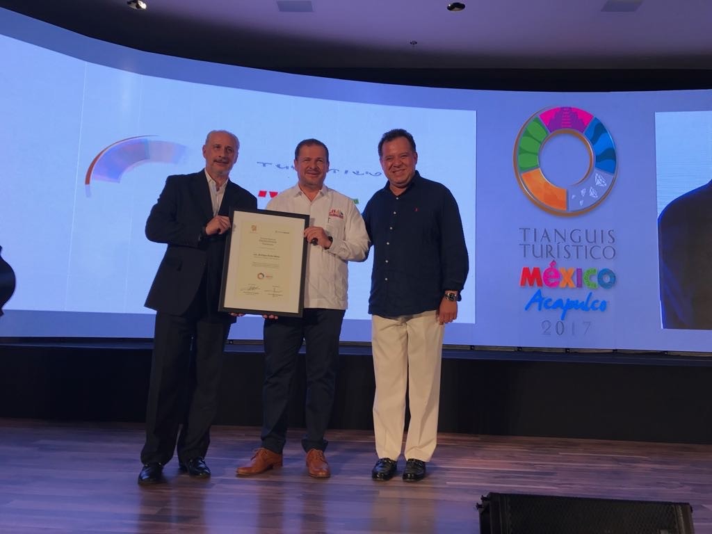 Recibe presidente Enrique Peña Nieto Premio Excelencias México 2017