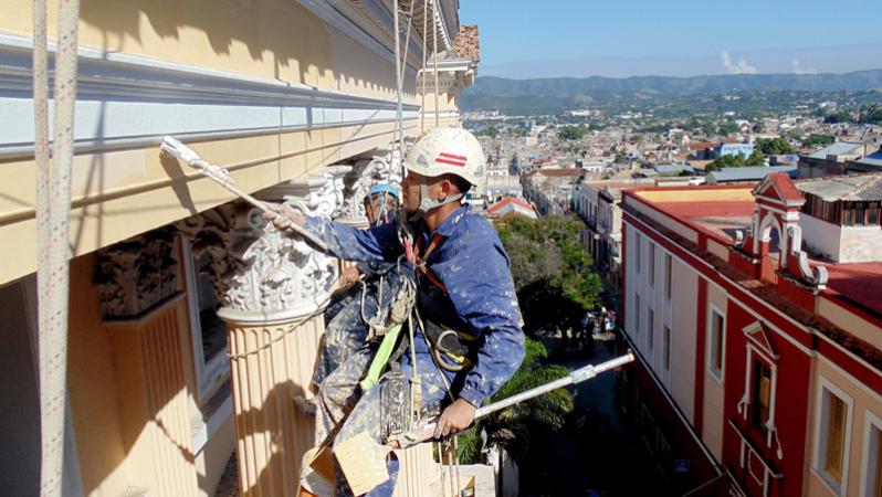 Alpinistas al rescate del patrimonio santiaguero