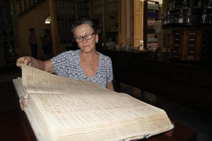 Marcia Brito, albacea de la familia Triolet, Botica francesa