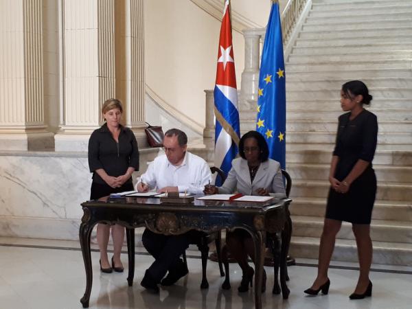 Cuba y la Unión Europea firman memorando de intención