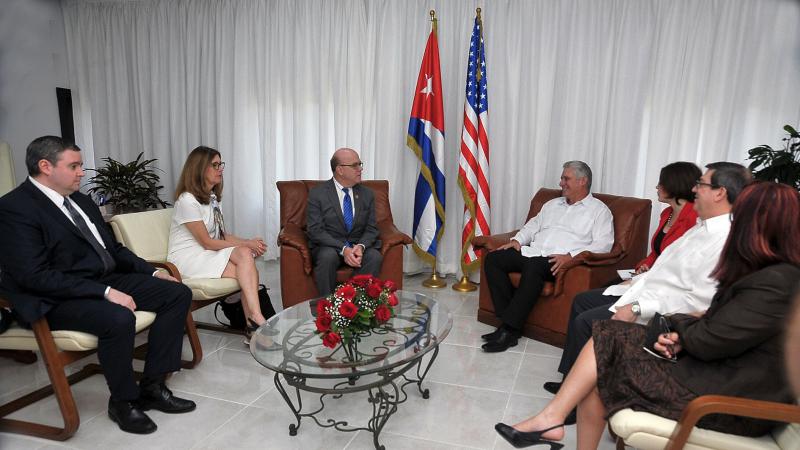 Presidente cubano conversa con congresista de EE.UU.