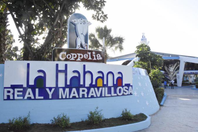 Reabre Coppelia