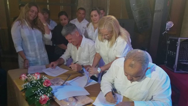 Crean empresa mixta para la distribución del ron Santiago de Cuba