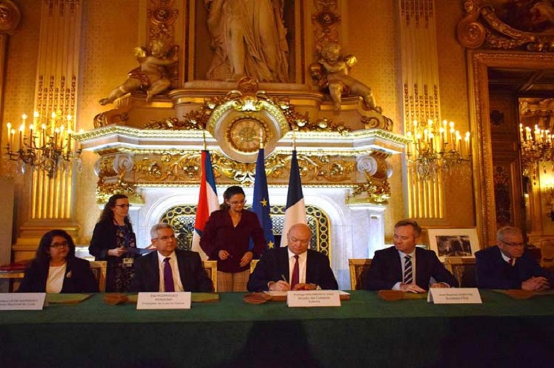 Firma de acuerdos entre Cuba y Francia