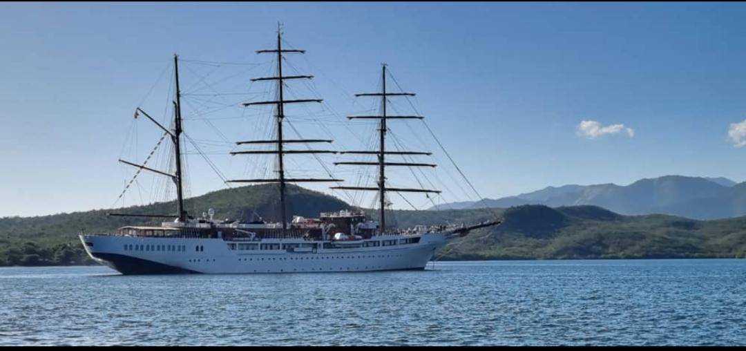 Velero Sea Cloud II visita Santiago de Cuba