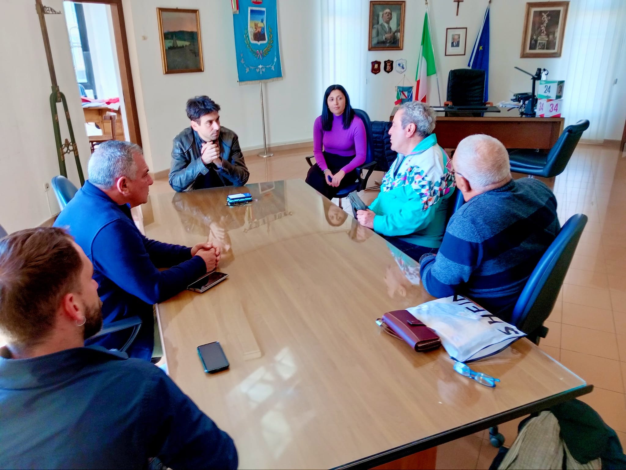Delegación de la cultura cubana presenta proyecto artístico-cultural al Alcalde de Sapri