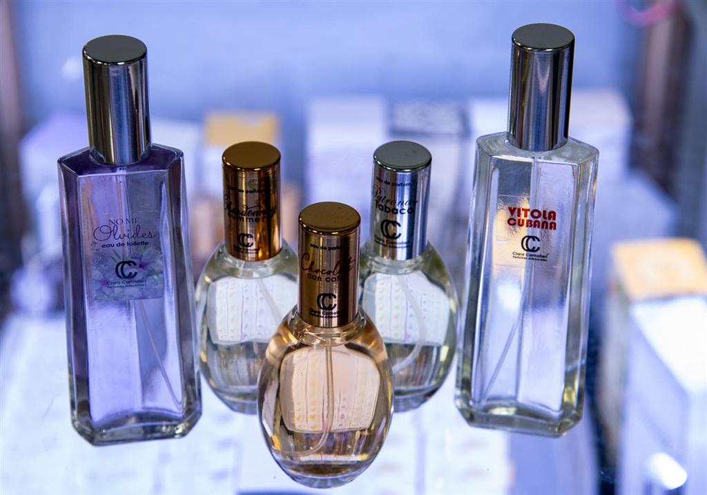 Perfumista Clara Camalleri presenta nuevas fragancias en el Festival del Habano