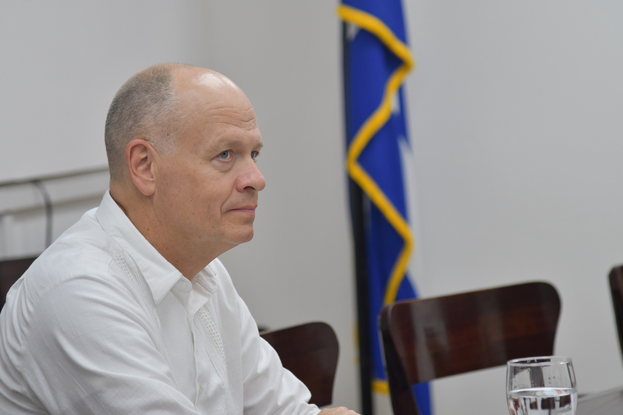 Excelentísimo Sr. John Geoffrey Gartshore, Embajador de Canadá en Cuba.