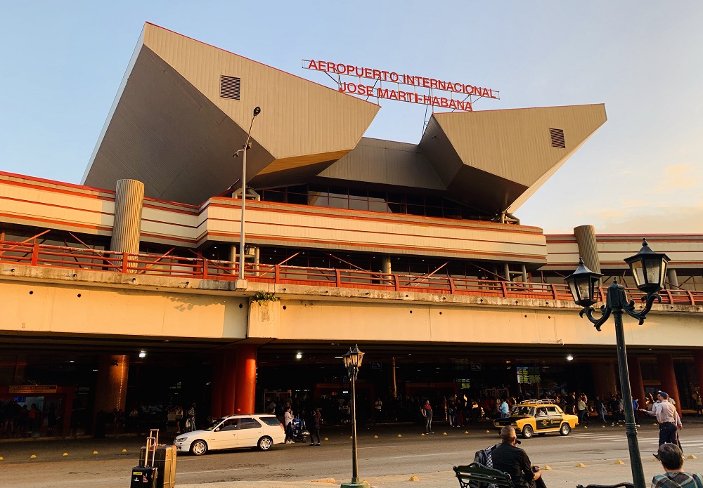Autoriza Estados Unidos más vuelos de American Airlines y JetBlue a La Habana