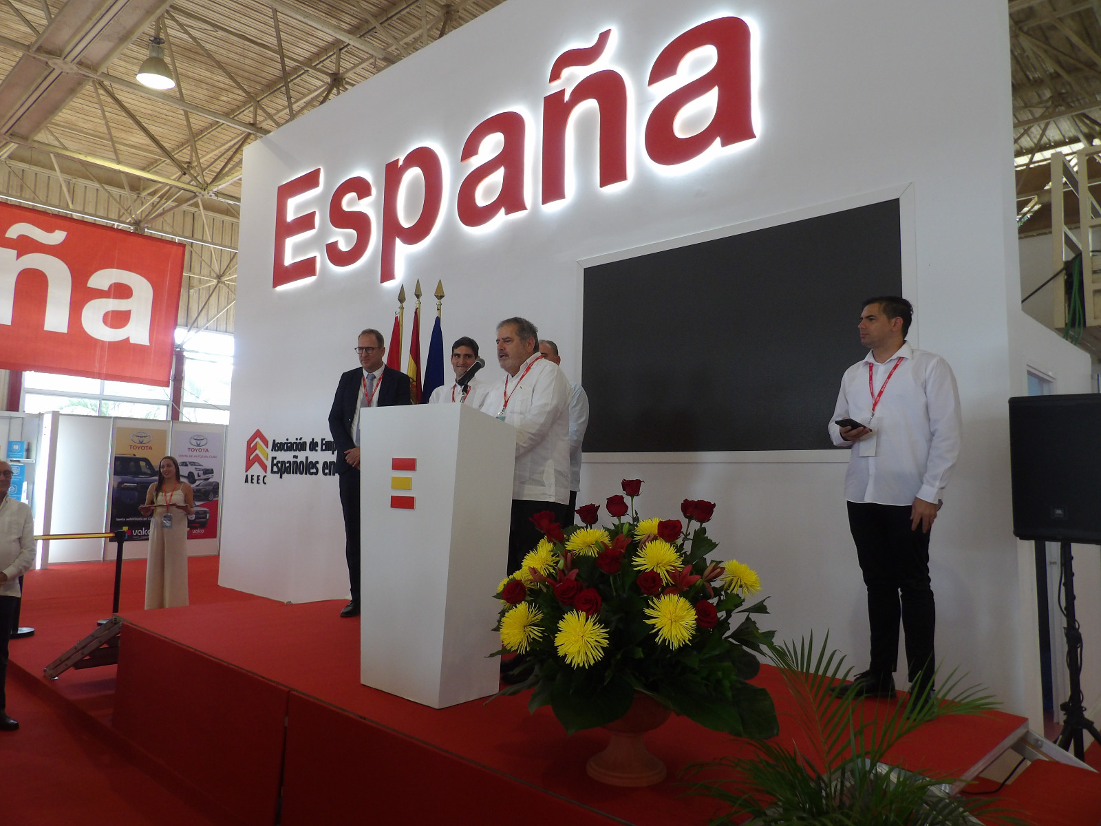España inaugura sus pabellones en FIHAV 2025