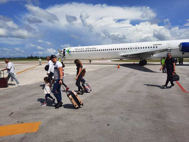 Restablecidas operaciones aéreas entre Estados Unidos y provincias de Cuba