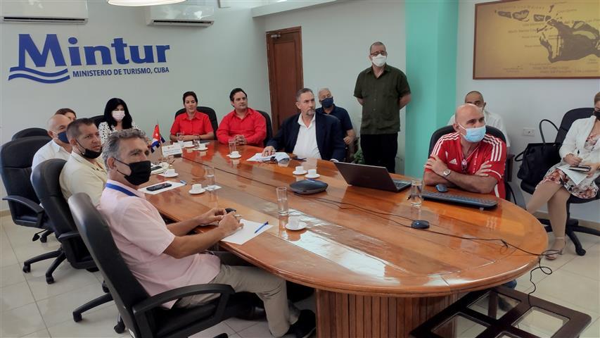 Cuba y Turquía analizan vías para mejorar flujo de turistas