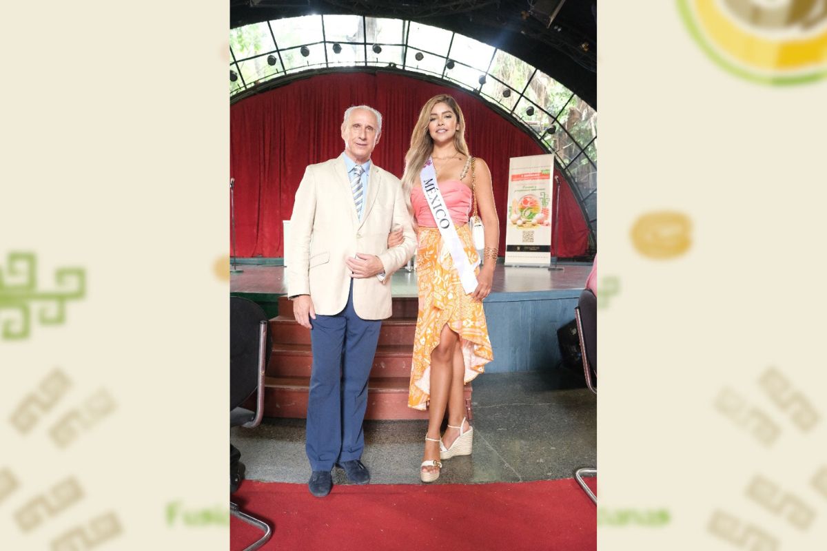 Génesis Vera Fernández junto al presidente del Grupo Excelencias, José Carlos de Santiago
