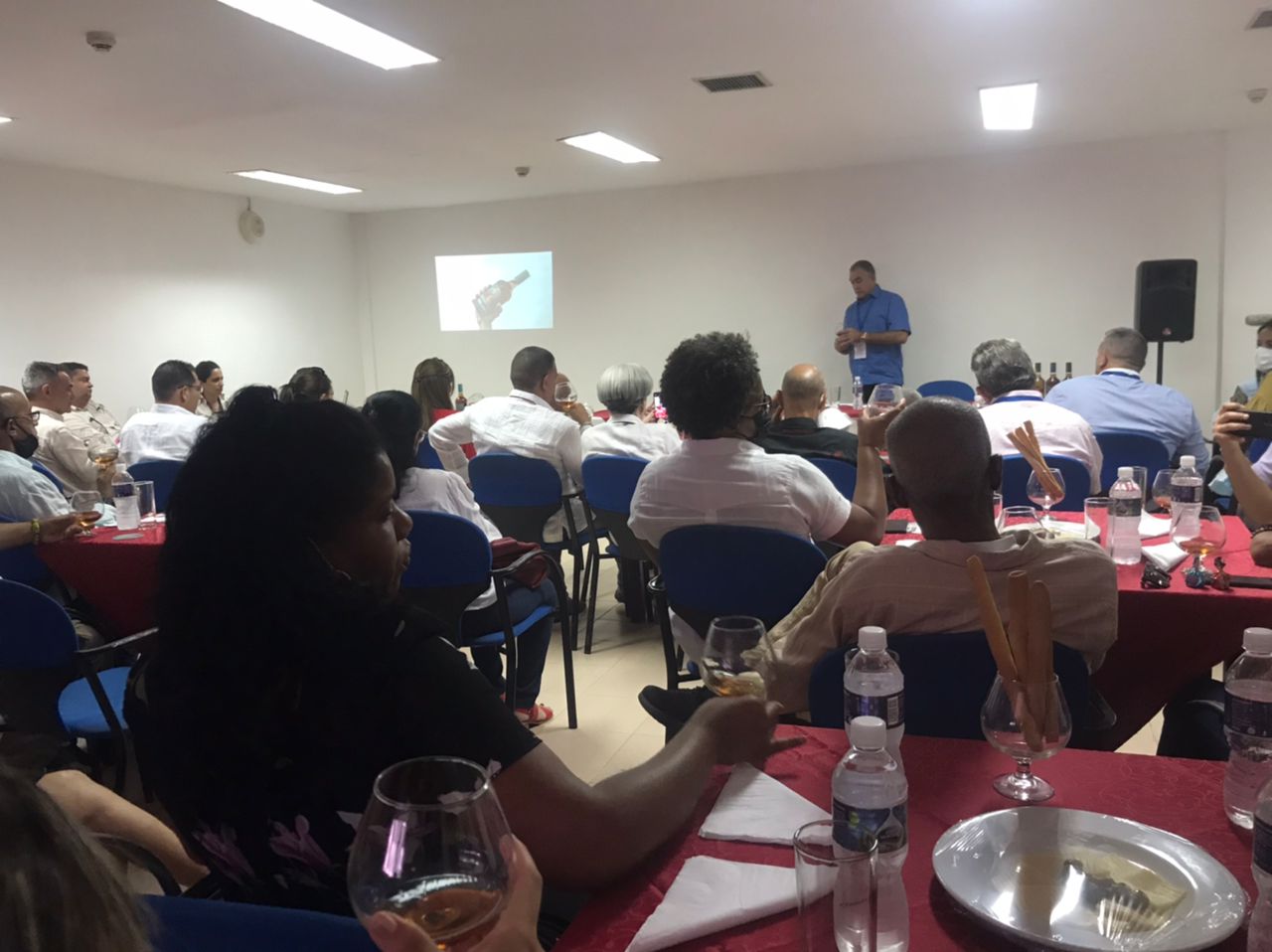Presentan Ron Santiago de Cuba Añejo 8 años en FitCuba 2022