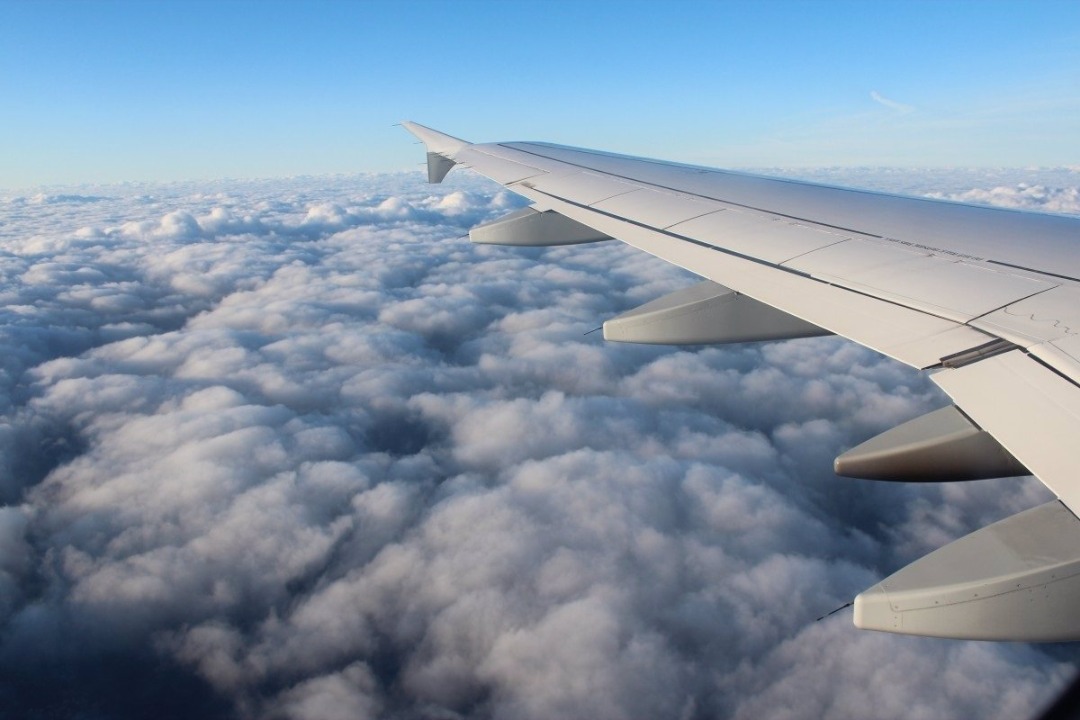 Avión en pleno vuelo