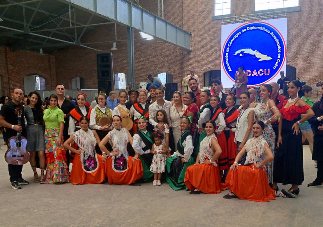Participantes en la representación de España, al centro el Embajador de España en Cuba, Sr. Ángel Peccis