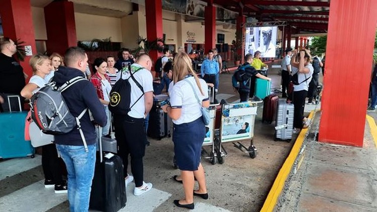 Aeropuerto Internacional Juan Gualberto Gómez Varadero foto Trabajadores