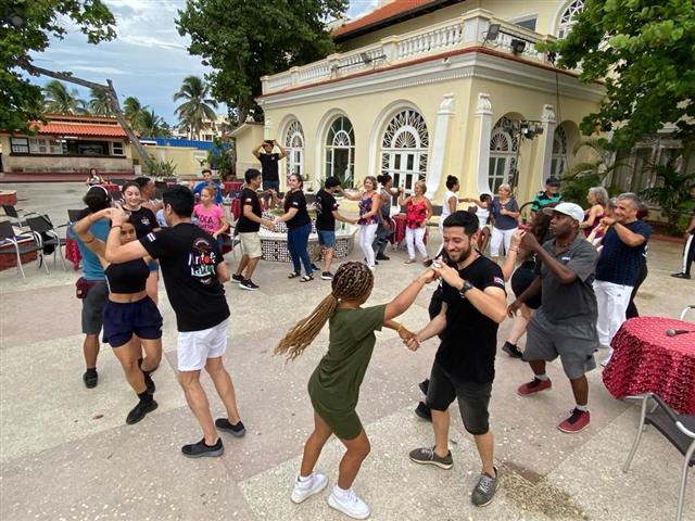 Inauguran en Cuba Escuela Internacional Rueda de Casino
