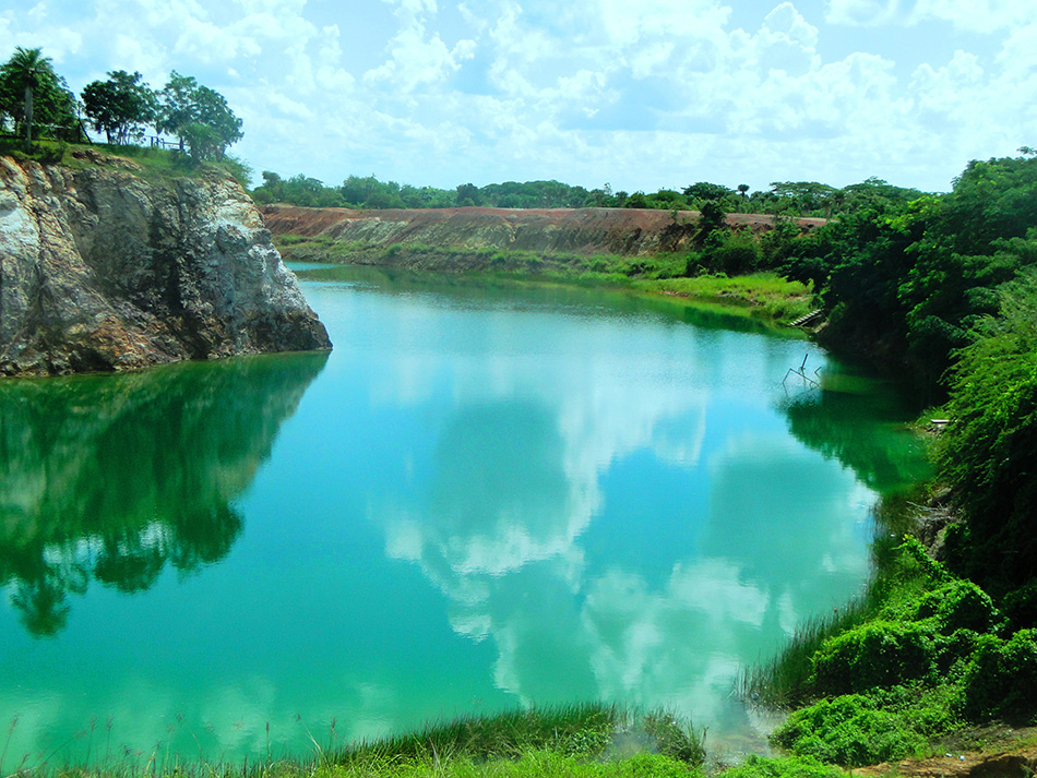 El encanto del Lago Azul de Manatí en Las Tunas