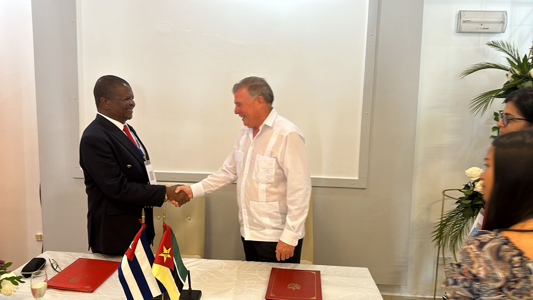 Firman Cuba y Mozambique memorando de entendimiento para la cooperación turística