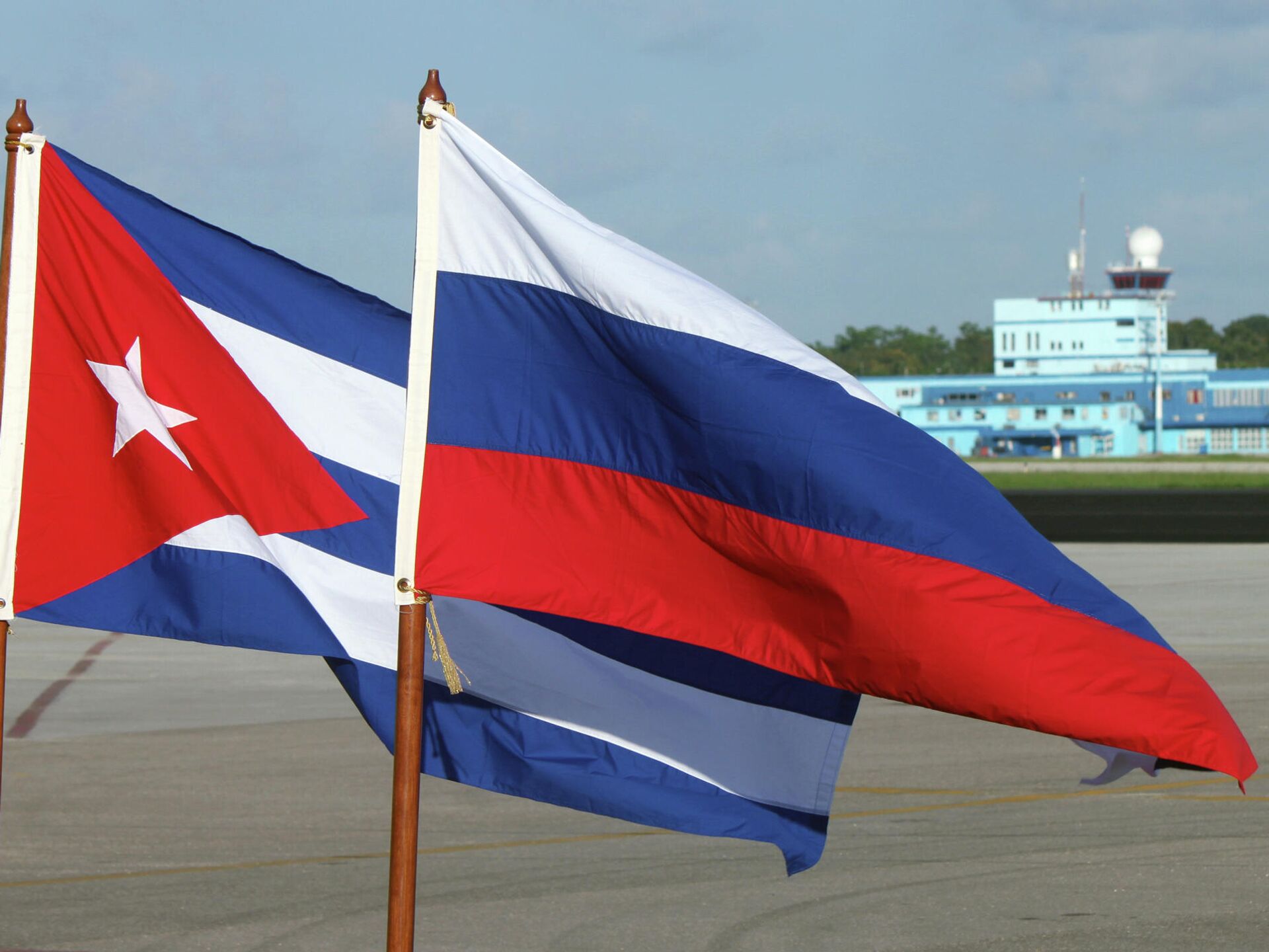 Banderas de Cuba y Rusia, foto agencia de noticias Sputnik