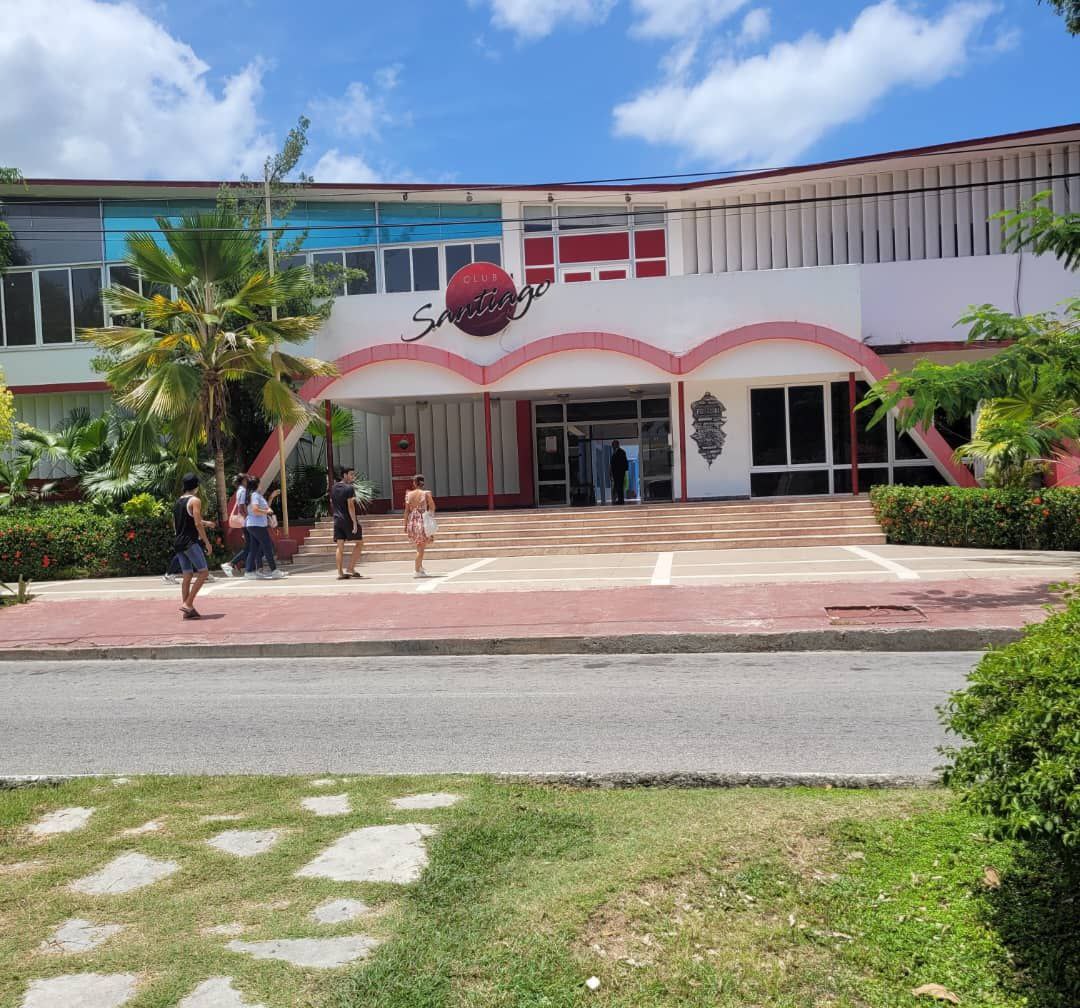 Club Santiago y el hotel Las Américas con ofertas de verano
