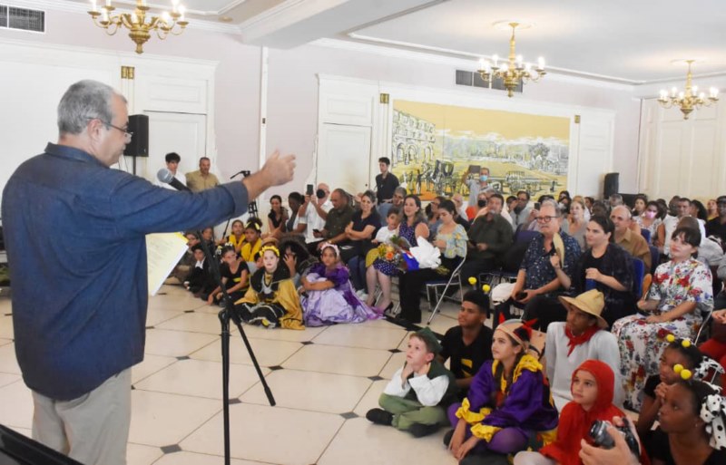 Carlos Alberto “Tin” Cremata recibe la condición de Doctor Honoris Causa del ISA