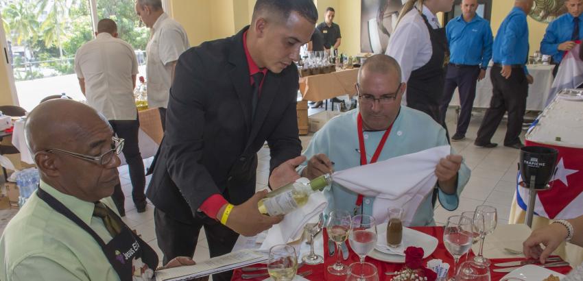 personas comiendo