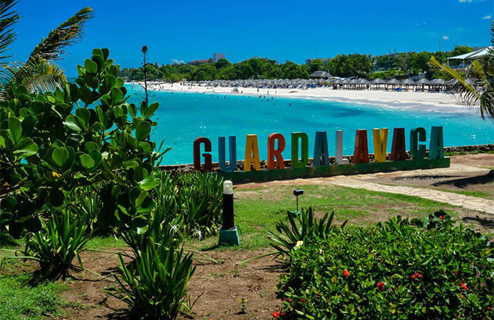 Guardalavaca se mantiene libre de sargazos