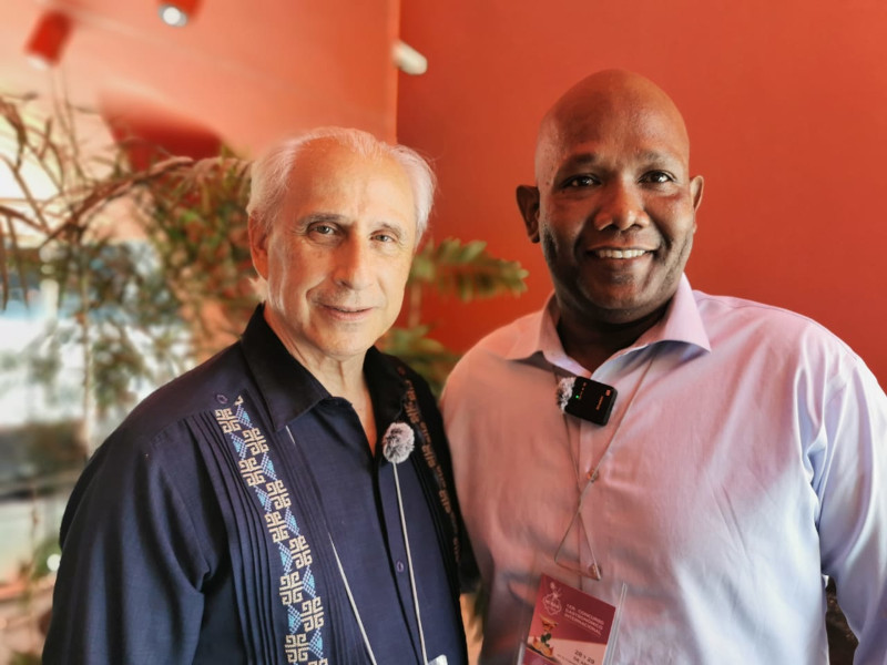 José Carlos de Santiago, vice presidente de la Academia Iberomericana de Gastronomía junto a Eddis Naranjo, nuevo presidente de la Asociación de Cantineros de Cuba