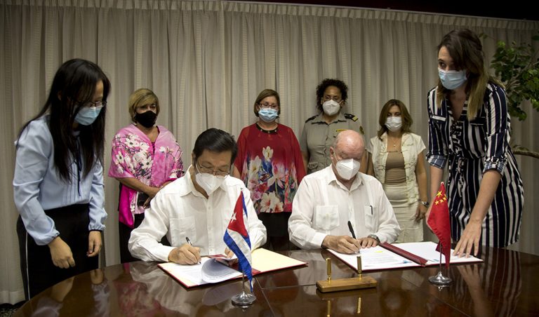 Firma de acuerdos de cooperación bilateral