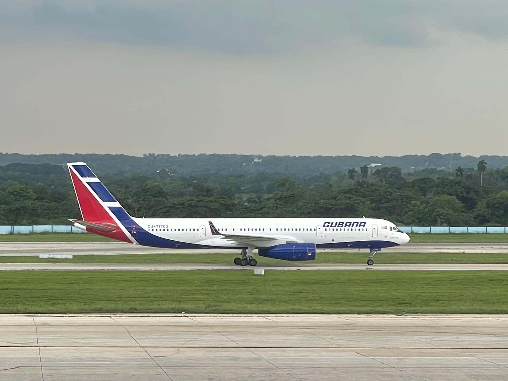 Tupolev Tu-204E de Cubana de Aviación