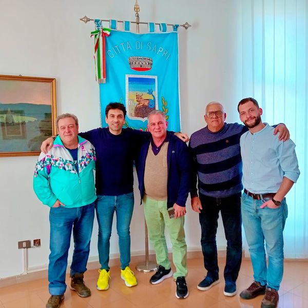 Delegación de la cultura cubana presenta proyecto artístico-cultural al Alcalde de Sapri