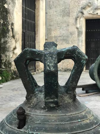 Restauran las Campanas de la Catedral de La Habana