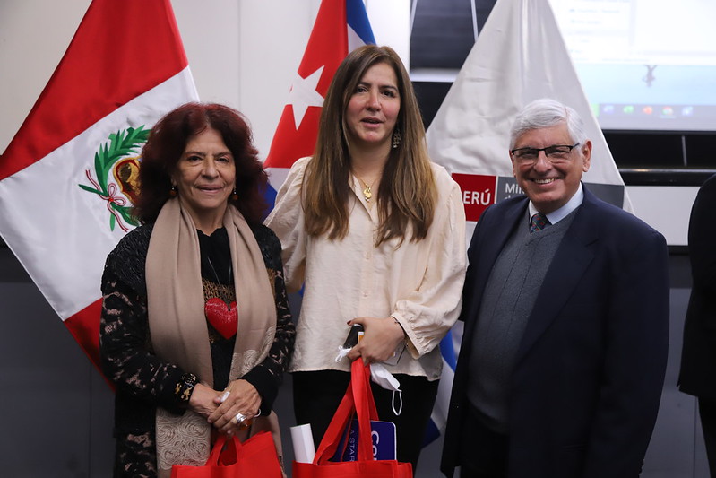 Isabel Álvarez, viceministra de Turismo, MINCETUR; Cathy Rabines, representante de COPA y Carlos Rafael Zamora, embajador de Cuba.