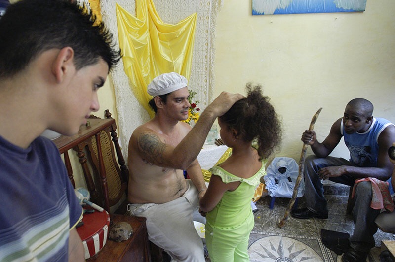 Néstor vaticinando el futuro de la niña