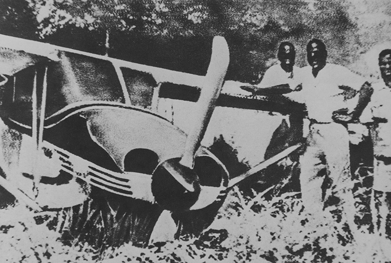 Avión donde Hemingway sufrio el primer accidente