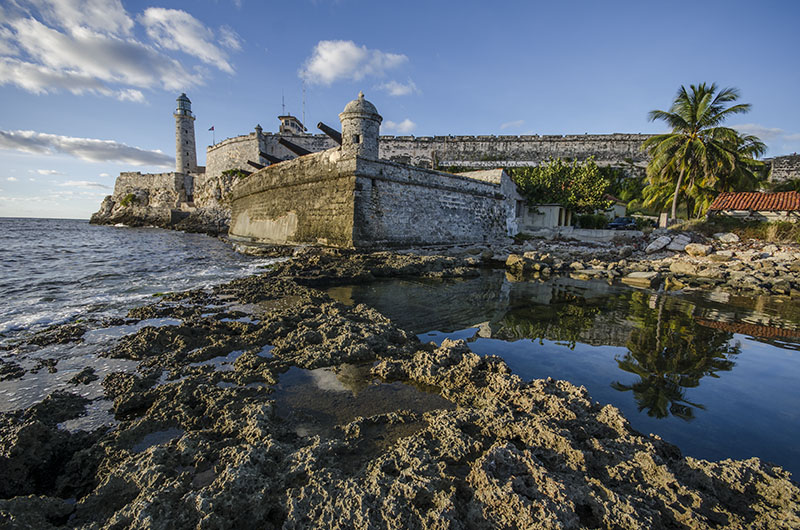 Castillo de los Tres Reyes del Morro visto desde la batería de los doce apóstoles