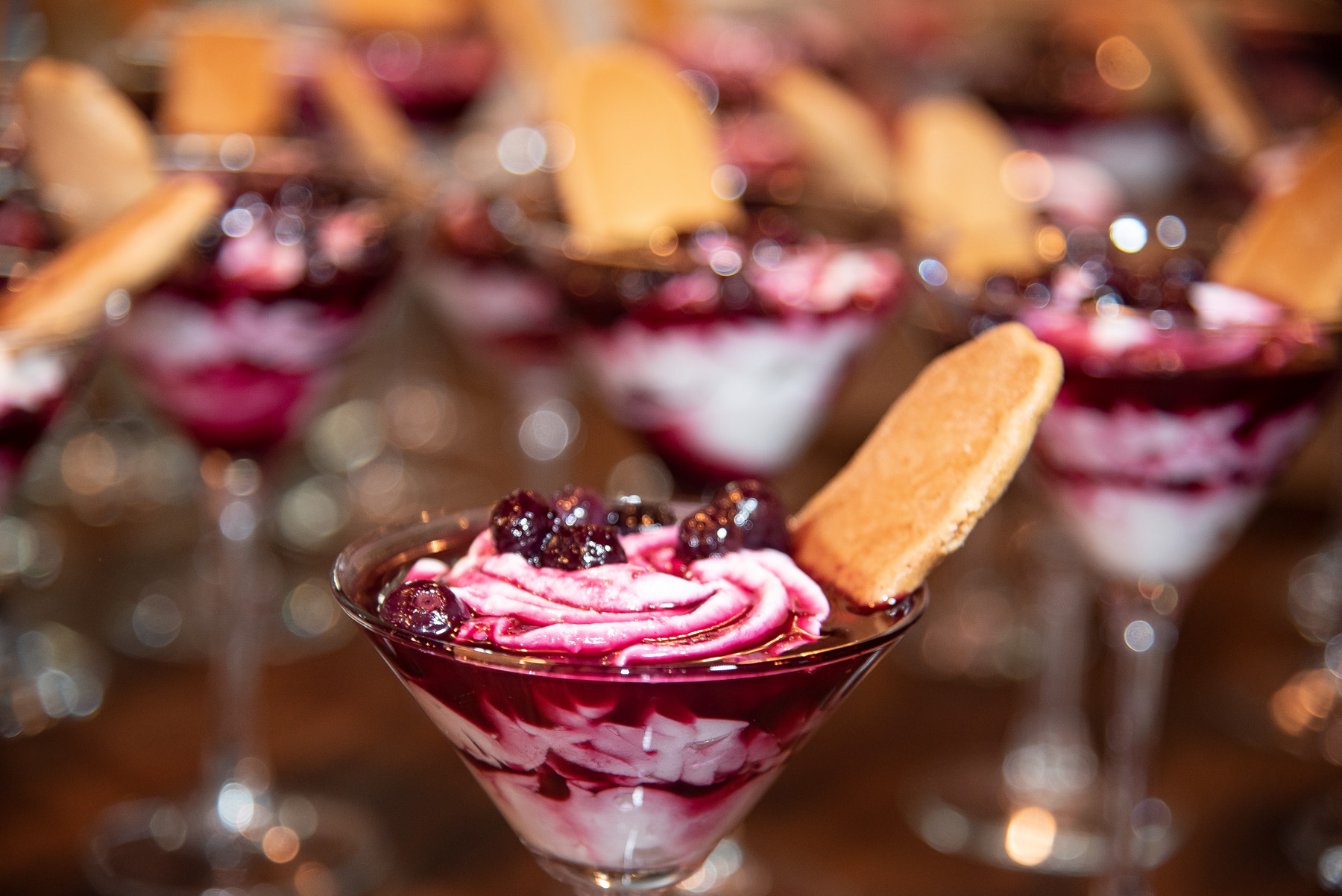 Copa fría de crema y arándanos al vino tinto