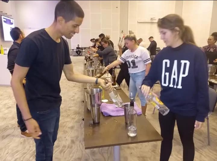 Ponderan avances de Cuba en aplicación de técnicas del arte de coctelería flair