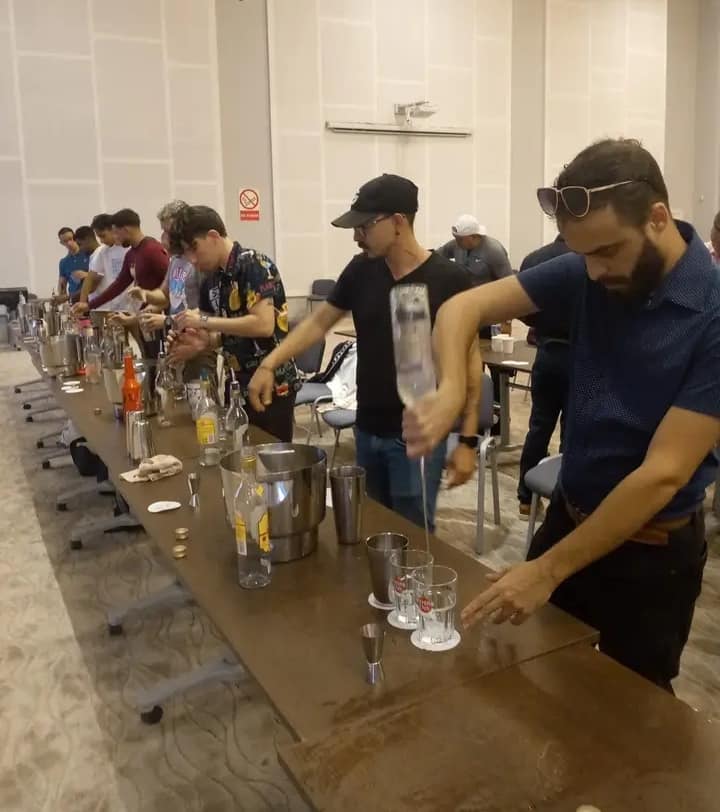 Ponderan avances de Cuba en aplicación de técnicas del arte de coctelería flair 