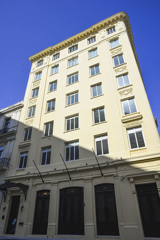 Edificio Casteleiro- Vizoso en el número 104 de la Calle de los Oficios en La Habana Vieja