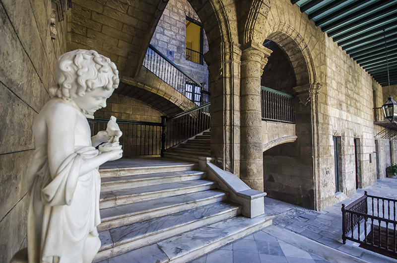 Escaleras del Palacio de los Capitanes Generales.